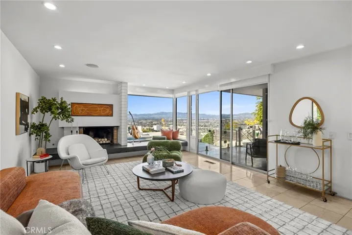 3851 Beverly Ridge, Sherman Oaks, California 91423