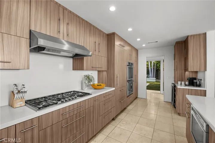3851 Beverly Ridge, Sherman Oaks, California 91423