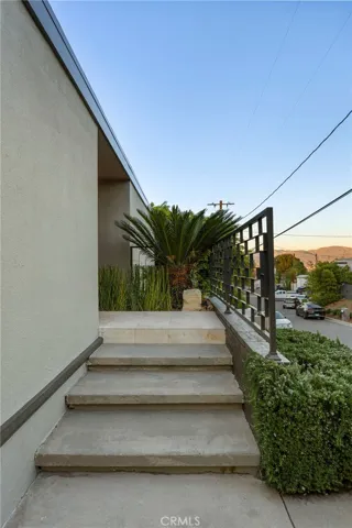 3851 Beverly Ridge, Sherman Oaks, California 91423