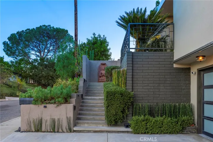 3851 Beverly Ridge, Sherman Oaks, California 91423