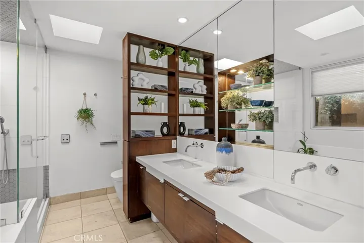 3851 Beverly Ridge, Sherman Oaks, California 91423