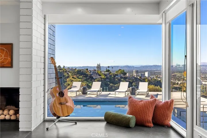 3851 Beverly Ridge, Sherman Oaks, California 91423