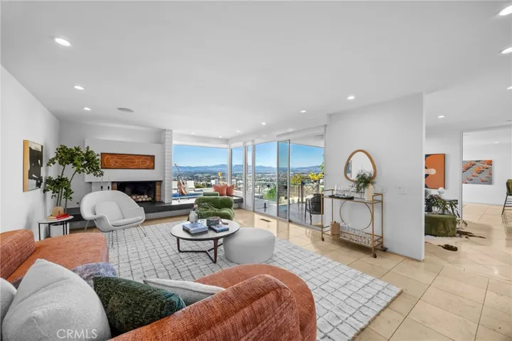 3851 Beverly Ridge, Sherman Oaks, California 91423