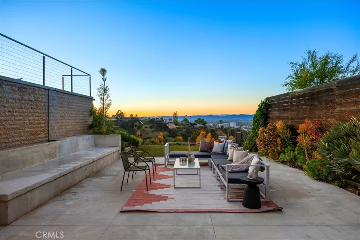 3851 Beverly Ridge, Sherman Oaks, California 91423