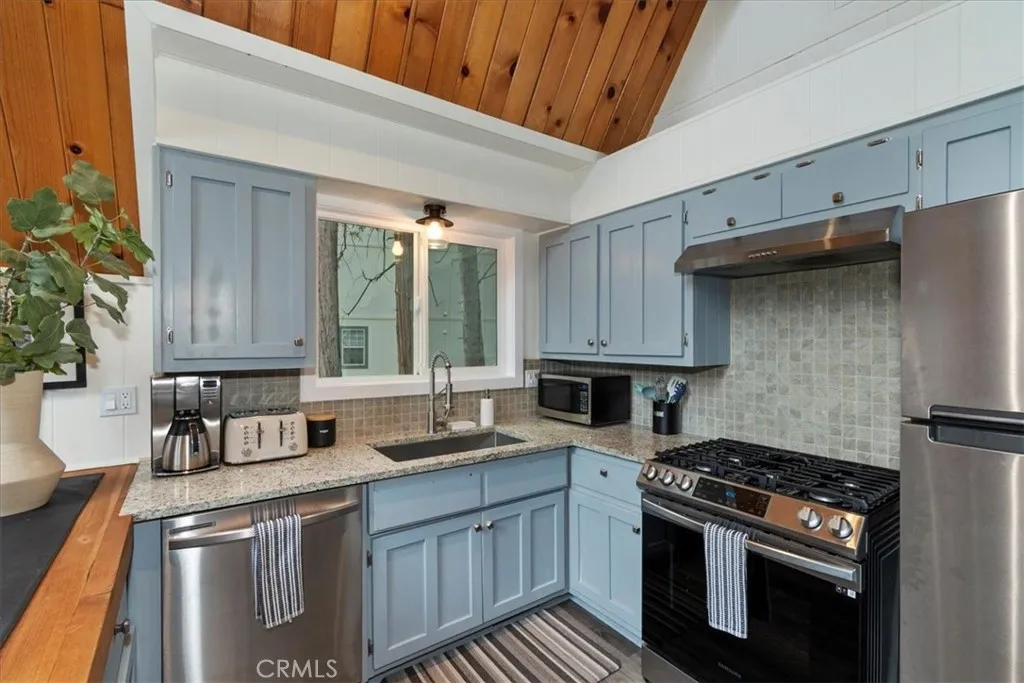 155 Birchwood, Lake Arrowhead, California 92352 home-pic-23