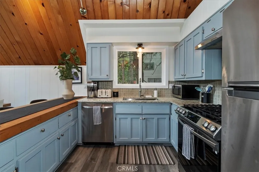155 Birchwood, Lake Arrowhead, California 92352 home-pic-21