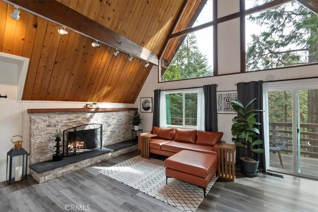 155 Birchwood, Lake Arrowhead, California 92352 home-pic-8