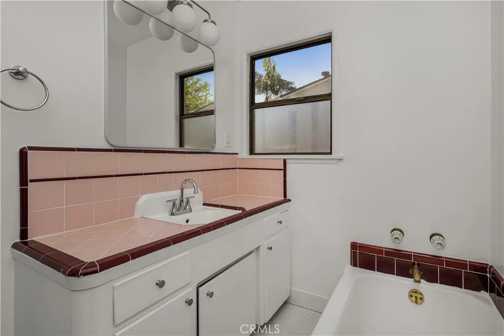 724 S Taylor Avenue, Montebello, California 90640 home-pic-20