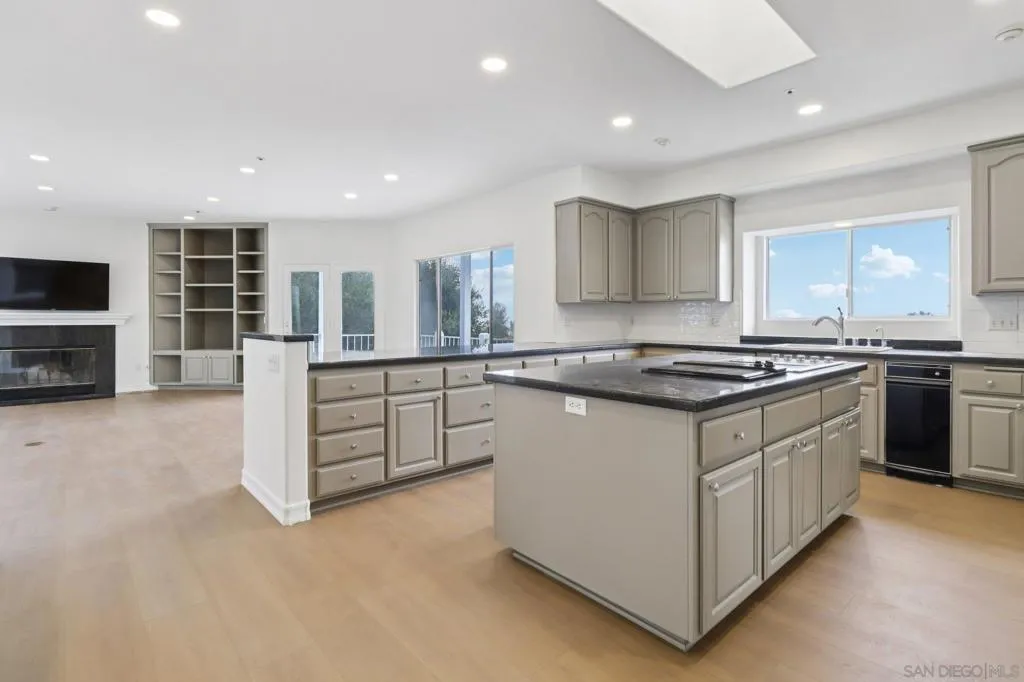 1240 Vista Sierra Drive, El Cajon, California 92019 home-pic-18
