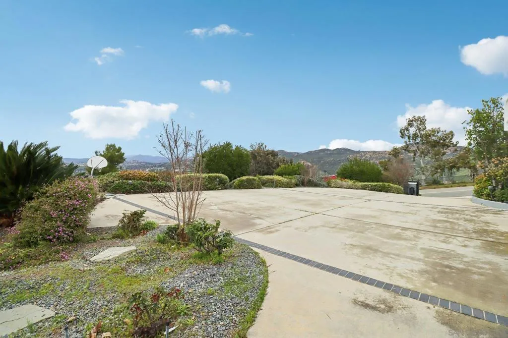 1240 Vista Sierra Drive, El Cajon, California 92019 home-pic-55