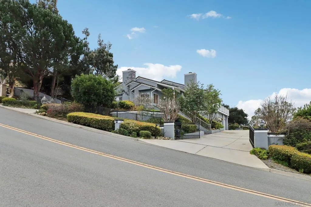 1240 Vista Sierra Drive, El Cajon, California 92019 home-pic-6