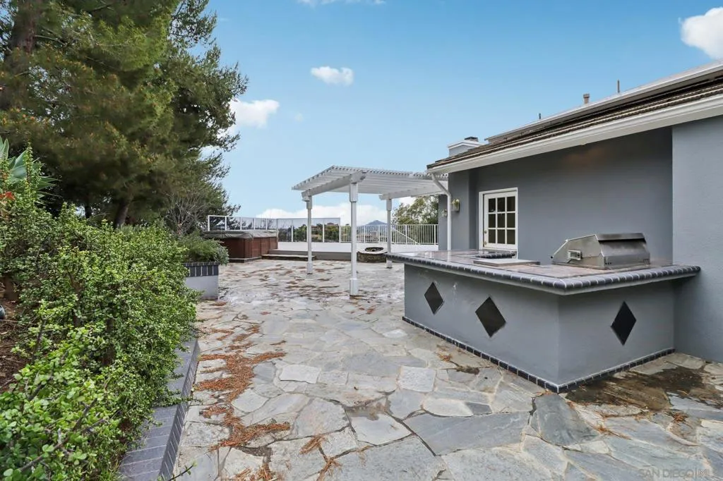 1240 Vista Sierra Drive, El Cajon, California 92019 home-pic-45