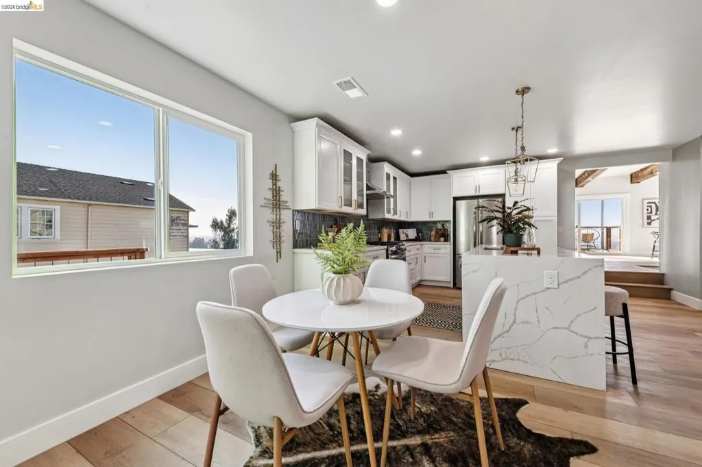 7807 7807 Outlook Ave, Oakland, California 94605 home-pic-7