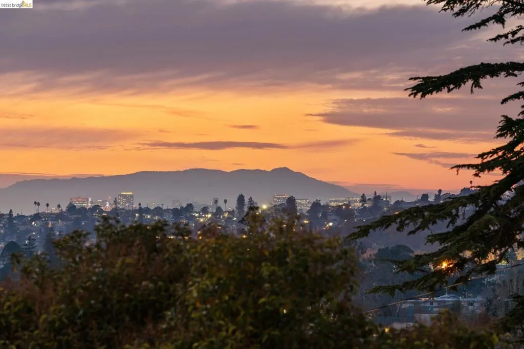 7807 7807 Outlook Ave, Oakland, California 94605 home-pic-47