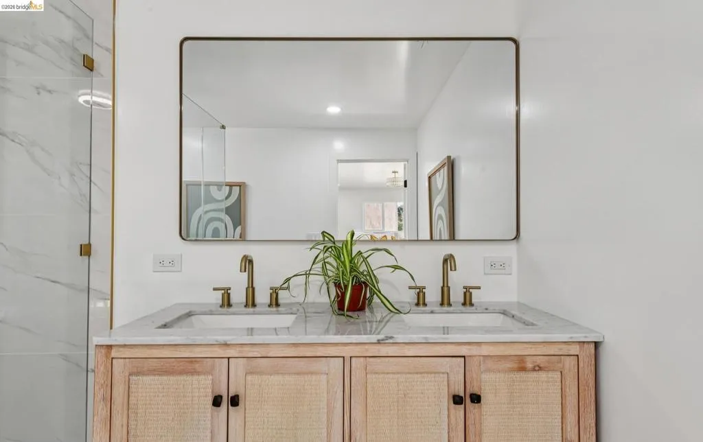 7807 7807 Outlook Ave, Oakland, California 94605 home-pic-30