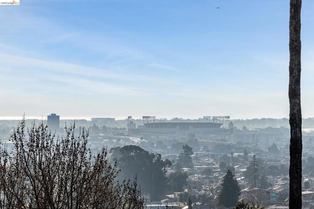 7807 7807 Outlook Ave, Oakland, California 94605 home-pic-52