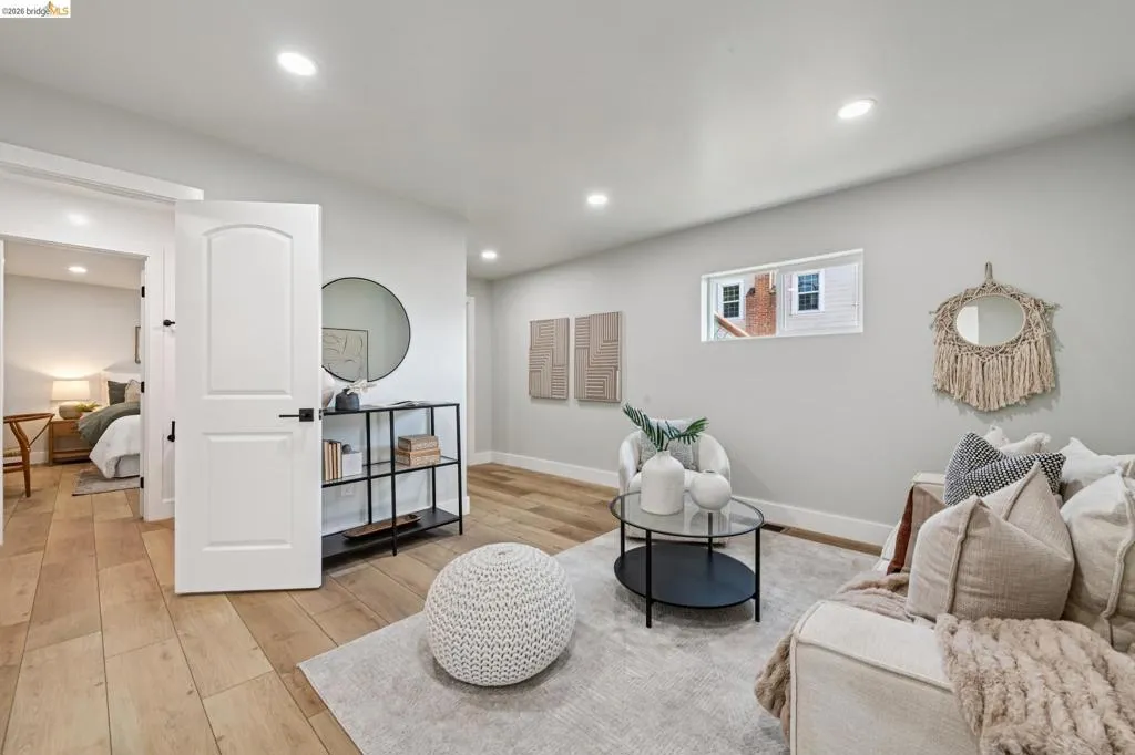 7807 7807 Outlook Ave, Oakland, California 94605 home-pic-33