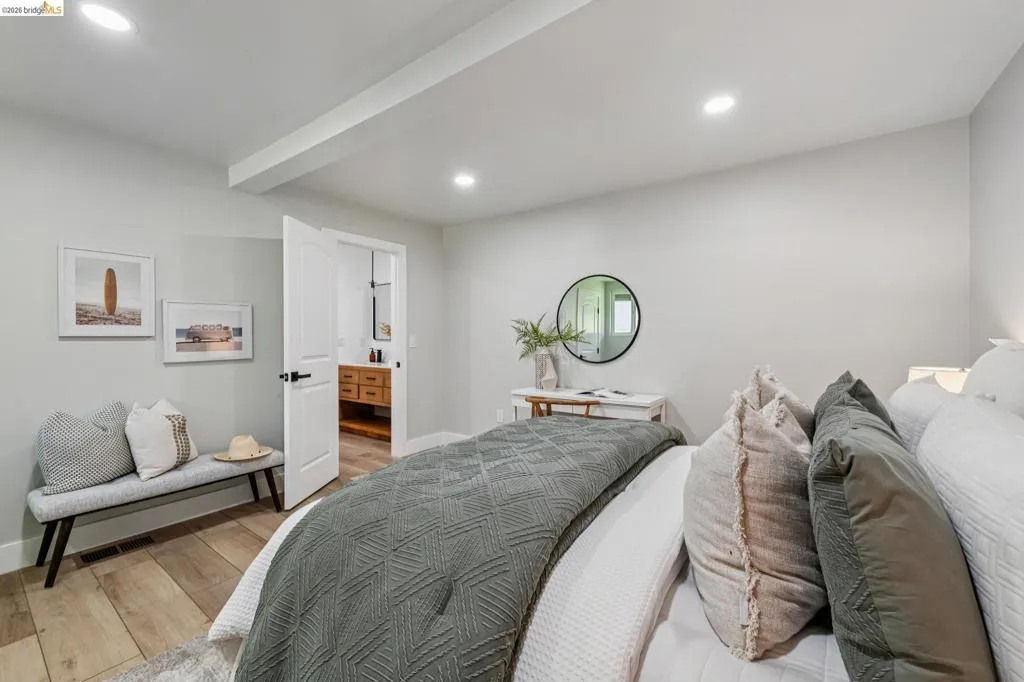 7807 7807 Outlook Ave, Oakland, California 94605 home-pic-39