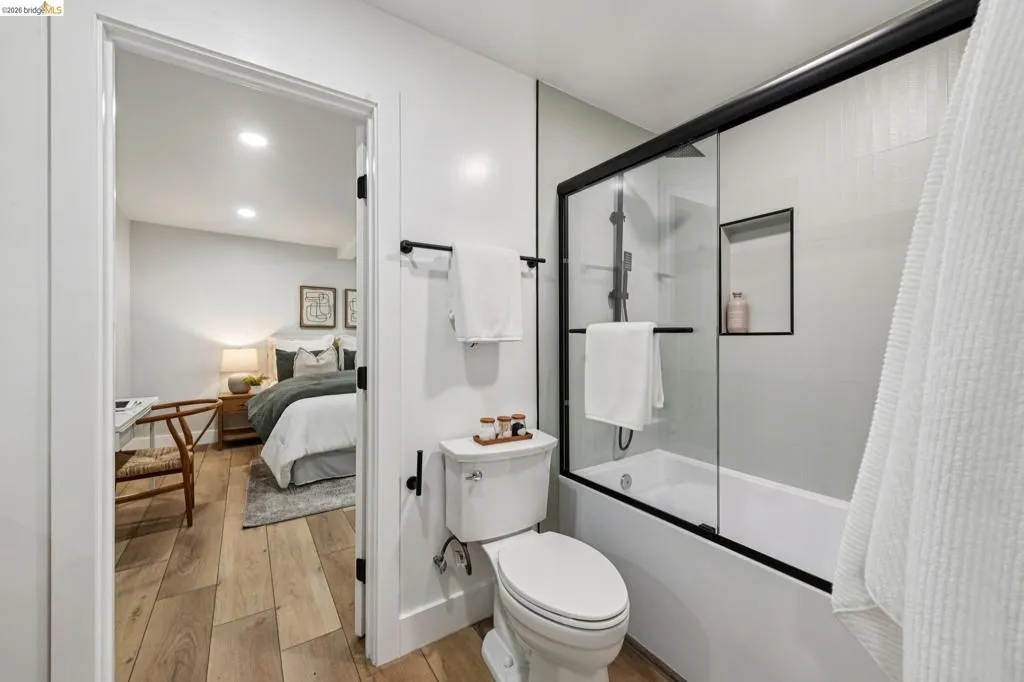 7807 7807 Outlook Ave, Oakland, California 94605 home-pic-41