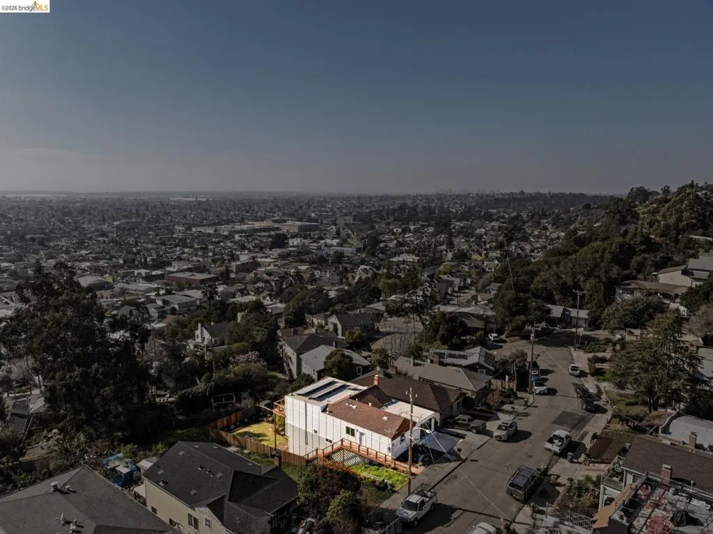 7807 7807 Outlook Ave, Oakland, California 94605 home-pic-49