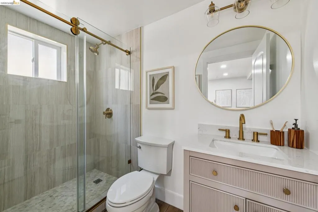 7807 7807 Outlook Ave, Oakland, California 94605 home-pic-37