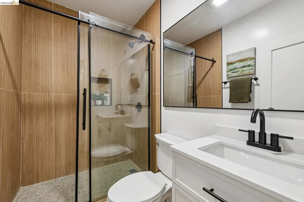 7807 7807 Outlook Ave, Oakland, California 94605 home-pic-24