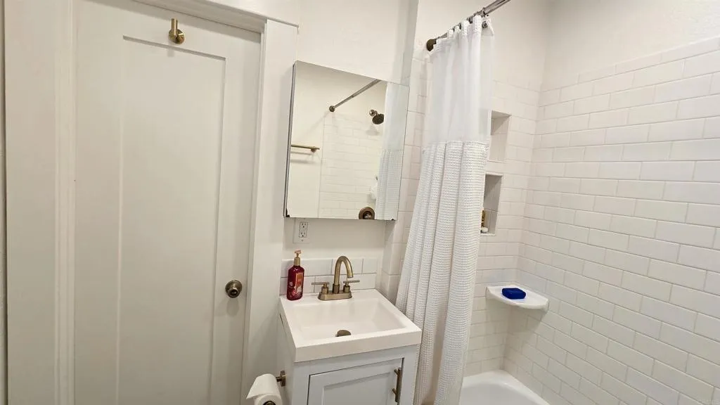 4383 Van Dyke Avenue, San Diego, California 92105 home-pic-14