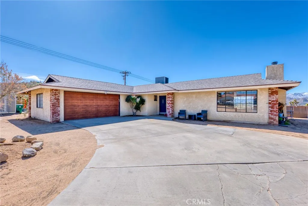 7686 Hilton Avenue, Yucca Valley, California 92284 home-pic-1