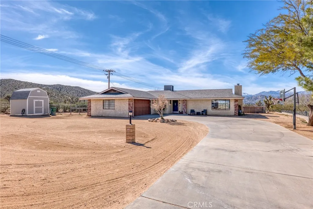 7686 Hilton Avenue, Yucca Valley, California 92284 home-pic-54