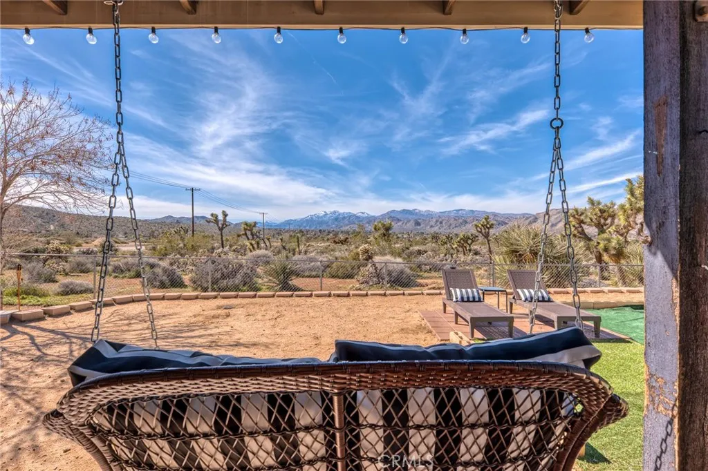 7686 Hilton Avenue, Yucca Valley, California 92284 home-pic-4