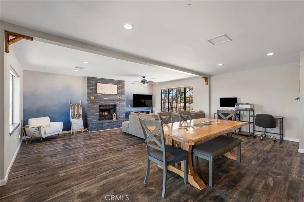 7686 Hilton Avenue, Yucca Valley, California 92284 home-pic-10
