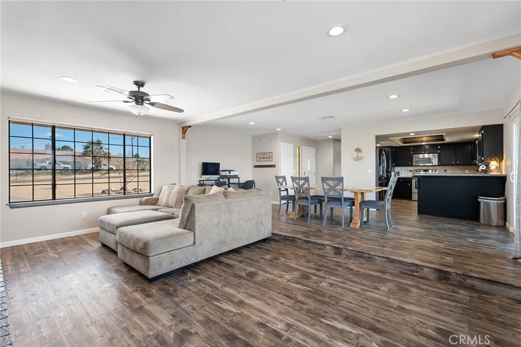 7686 Hilton Avenue, Yucca Valley, California 92284 home-pic-8