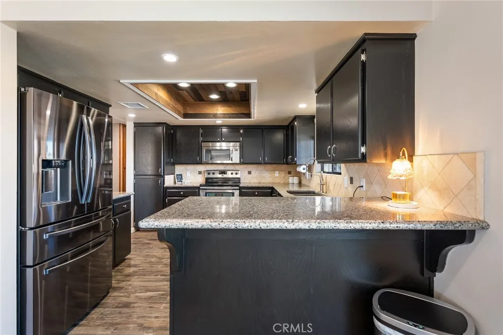 7686 Hilton Avenue, Yucca Valley, California 92284 home-pic-12