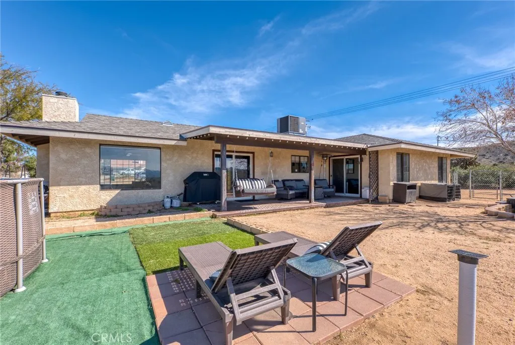 7686 Hilton Avenue, Yucca Valley, California 92284 home-pic-57