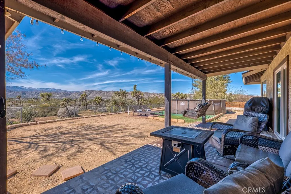 7686 Hilton Avenue, Yucca Valley, California 92284 home-pic-48