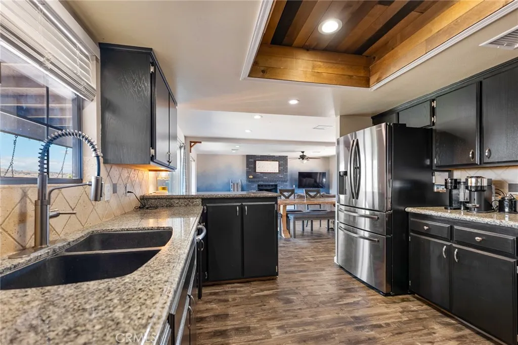 7686 Hilton Avenue, Yucca Valley, California 92284 home-pic-13