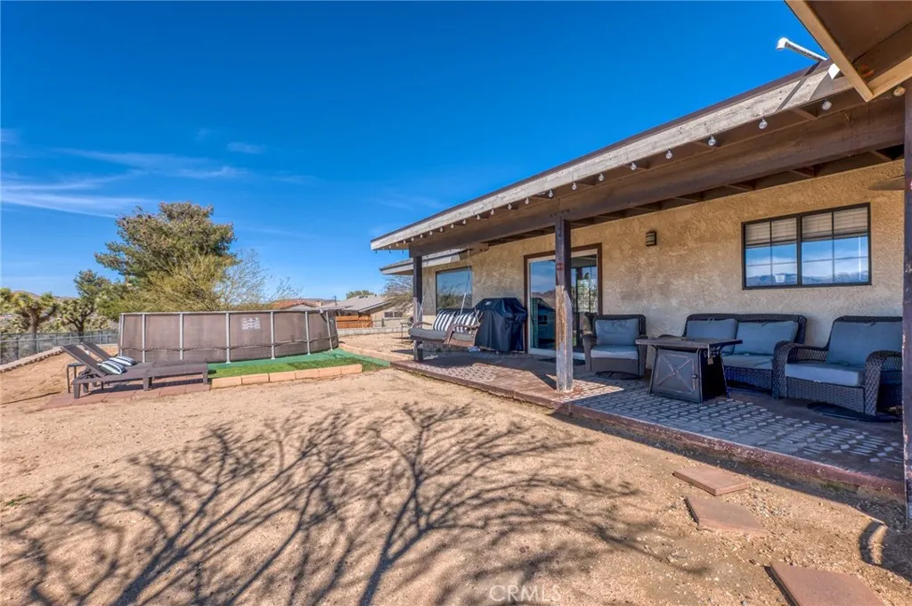 7686 Hilton Avenue, Yucca Valley, California 92284 home-pic-52