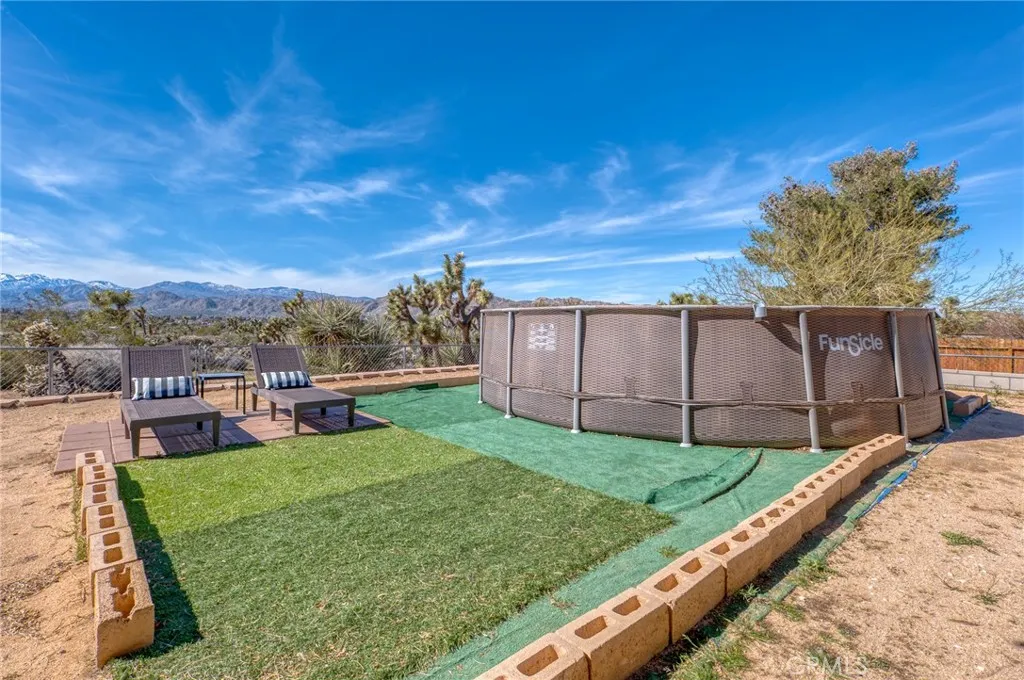 7686 Hilton Avenue, Yucca Valley, California 92284 home-pic-51