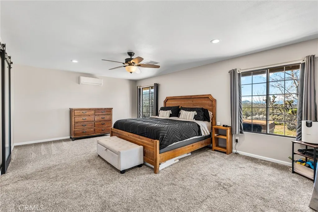 7686 Hilton Avenue, Yucca Valley, California 92284 home-pic-21