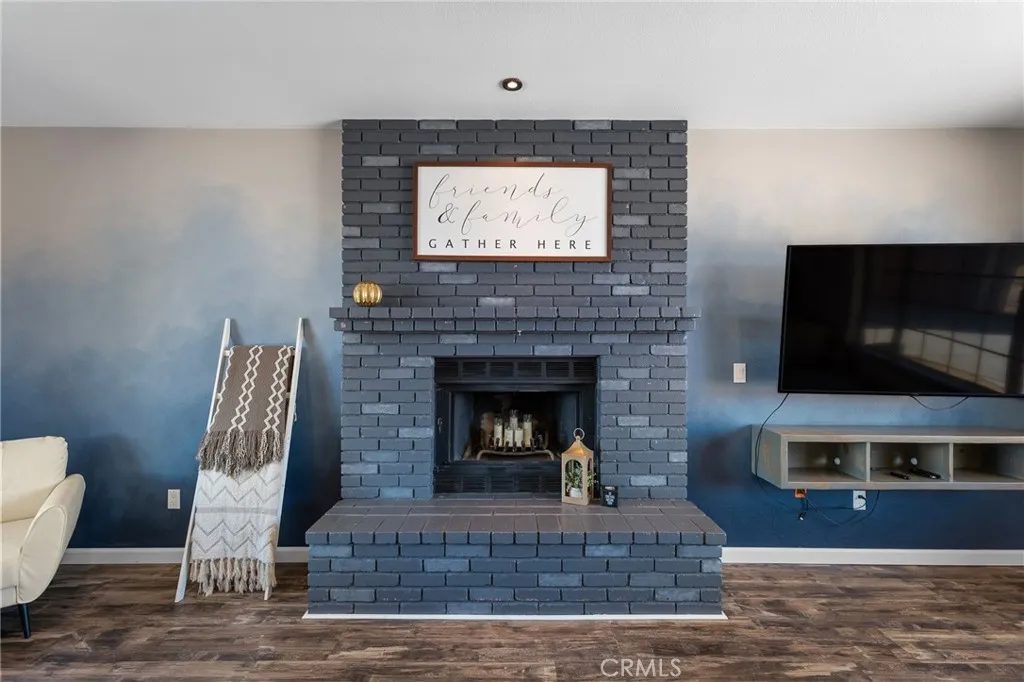7686 Hilton Avenue, Yucca Valley, California 92284 home-pic-7