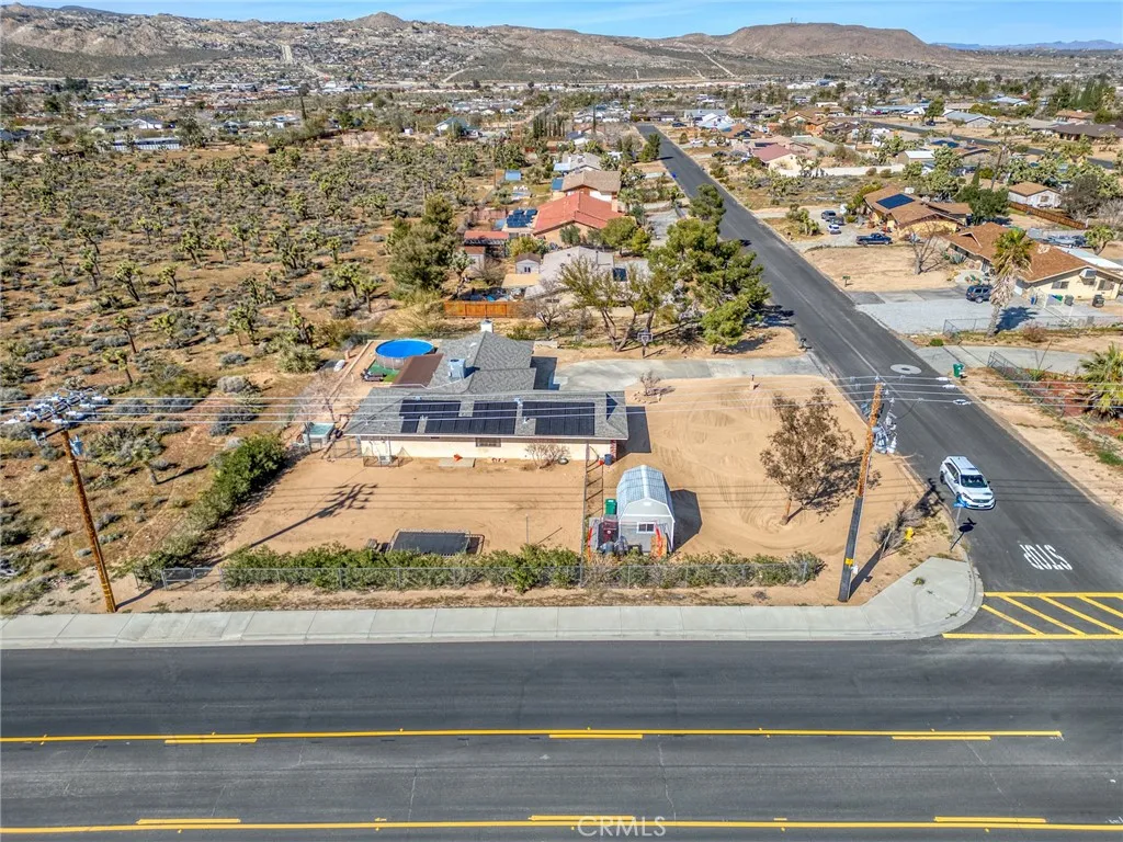 7686 Hilton Avenue, Yucca Valley, California 92284 home-pic-35