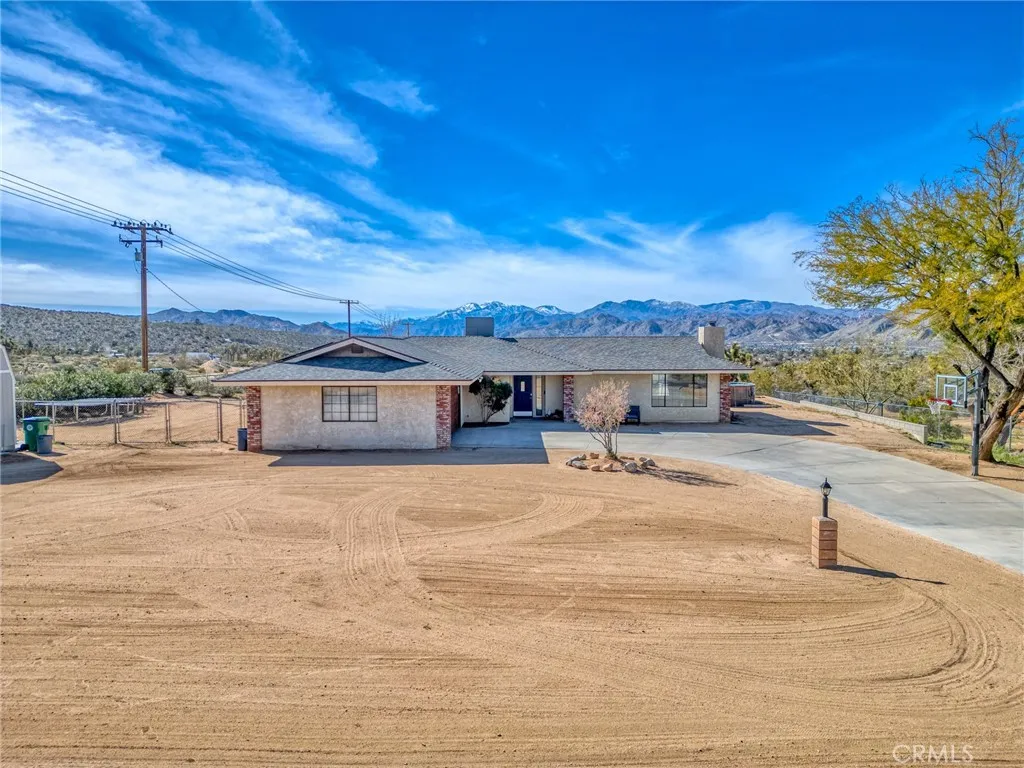 7686 Hilton Avenue, Yucca Valley, California 92284 home-pic-37
