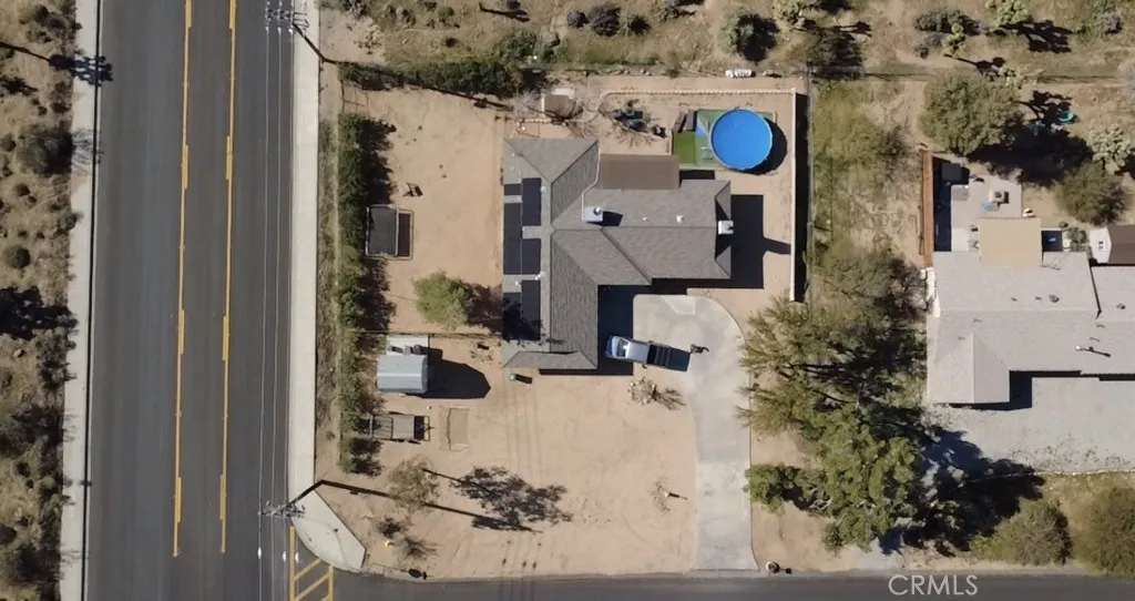 7686 Hilton Avenue, Yucca Valley, California 92284 home-pic-32