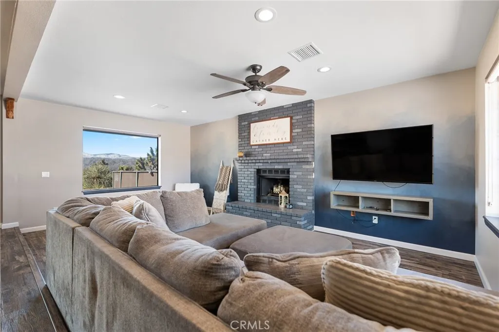 7686 Hilton Avenue, Yucca Valley, California 92284 home-pic-6