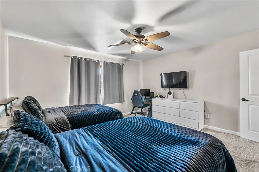 7686 Hilton Avenue, Yucca Valley, California 92284 home-pic-16