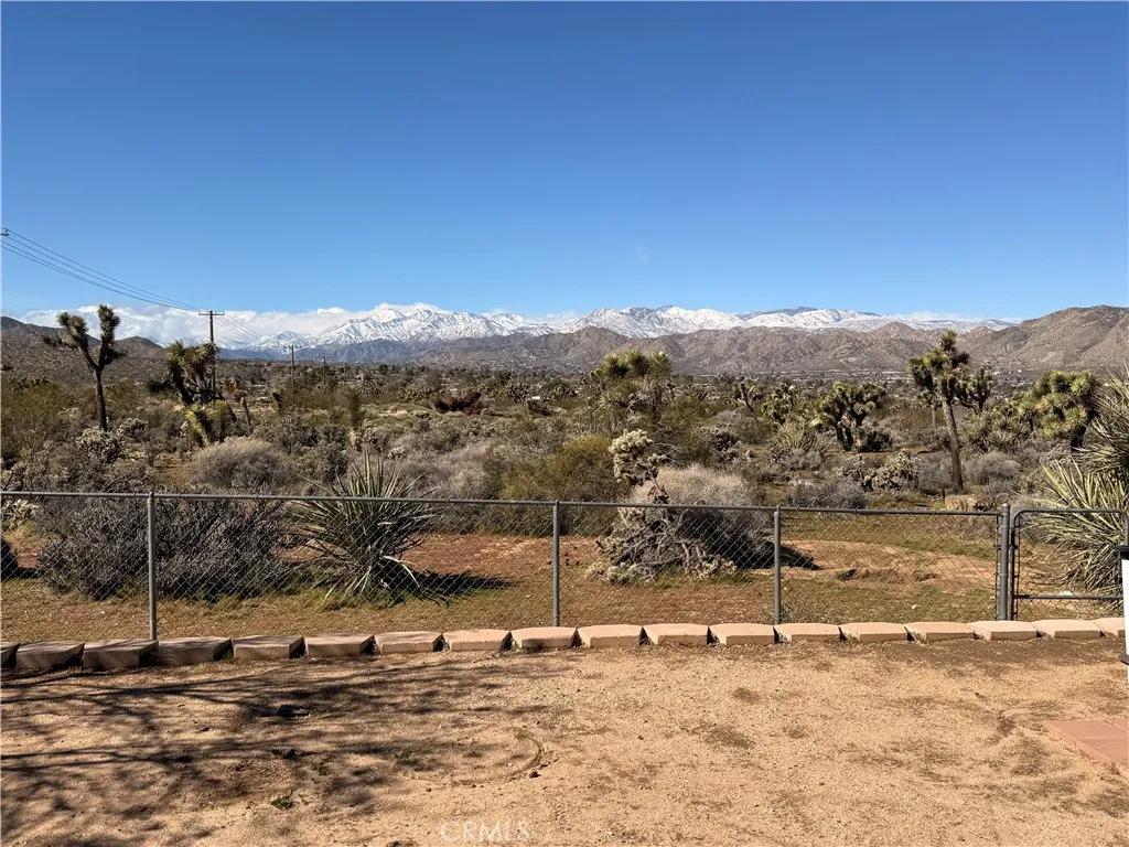 7686 Hilton Avenue, Yucca Valley, California 92284 home-pic-25
