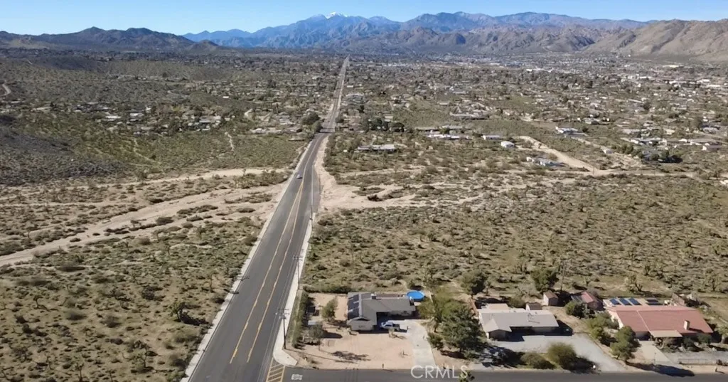 7686 Hilton Avenue, Yucca Valley, California 92284 home-pic-30