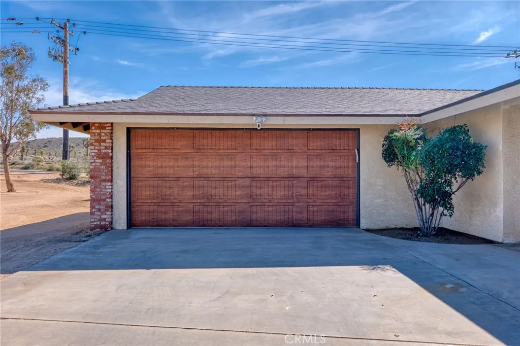 7686 Hilton Avenue, Yucca Valley, California 92284 home-pic-56