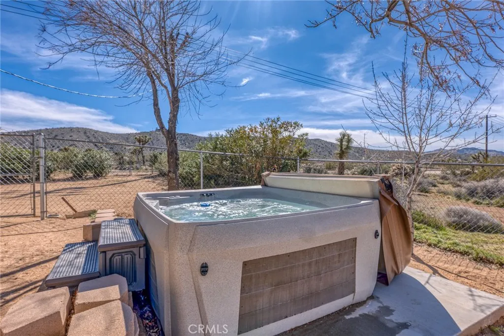 7686 Hilton Avenue, Yucca Valley, California 92284 home-pic-53