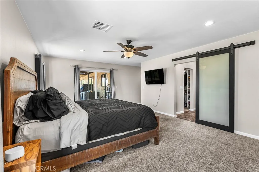 7686 Hilton Avenue, Yucca Valley, California 92284 home-pic-20